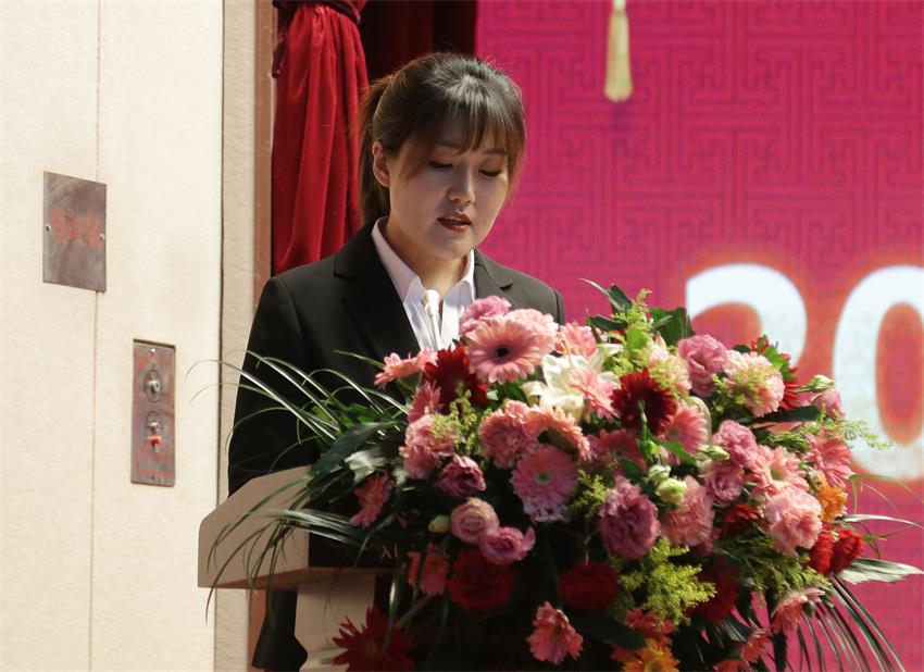 集團副總、江蘇樹恩教育科技有限公司總經(jīng)理郭晏彤同志宣讀《關(guān)于2019年寶潤集團下達各校區(qū)招生計劃的意見》