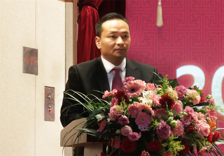 集團副總、紀委副書記張成彪同志作徐州寶潤實業(yè)集團“關(guān)于2018年違紀違規(guī)及重大事故責任單位的通報及處理決定”
